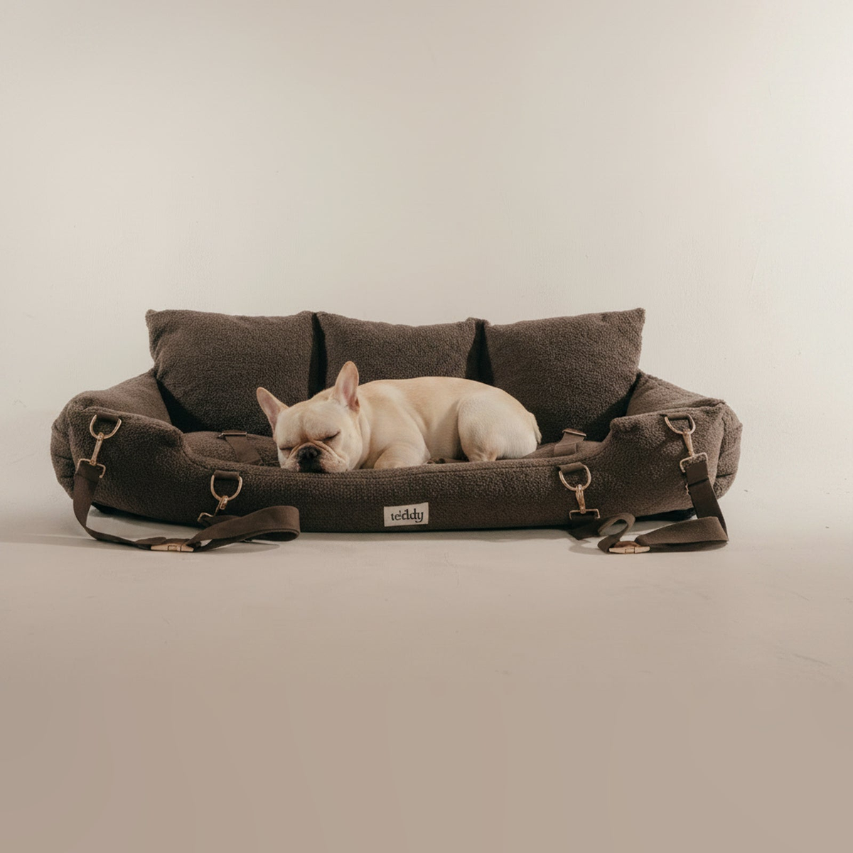 By Teddy XL Cosy Dog Car Seat in Chocolate with a dog lying in the full-width sherpa travel bed